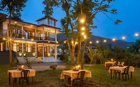 The Birdhouse Villa